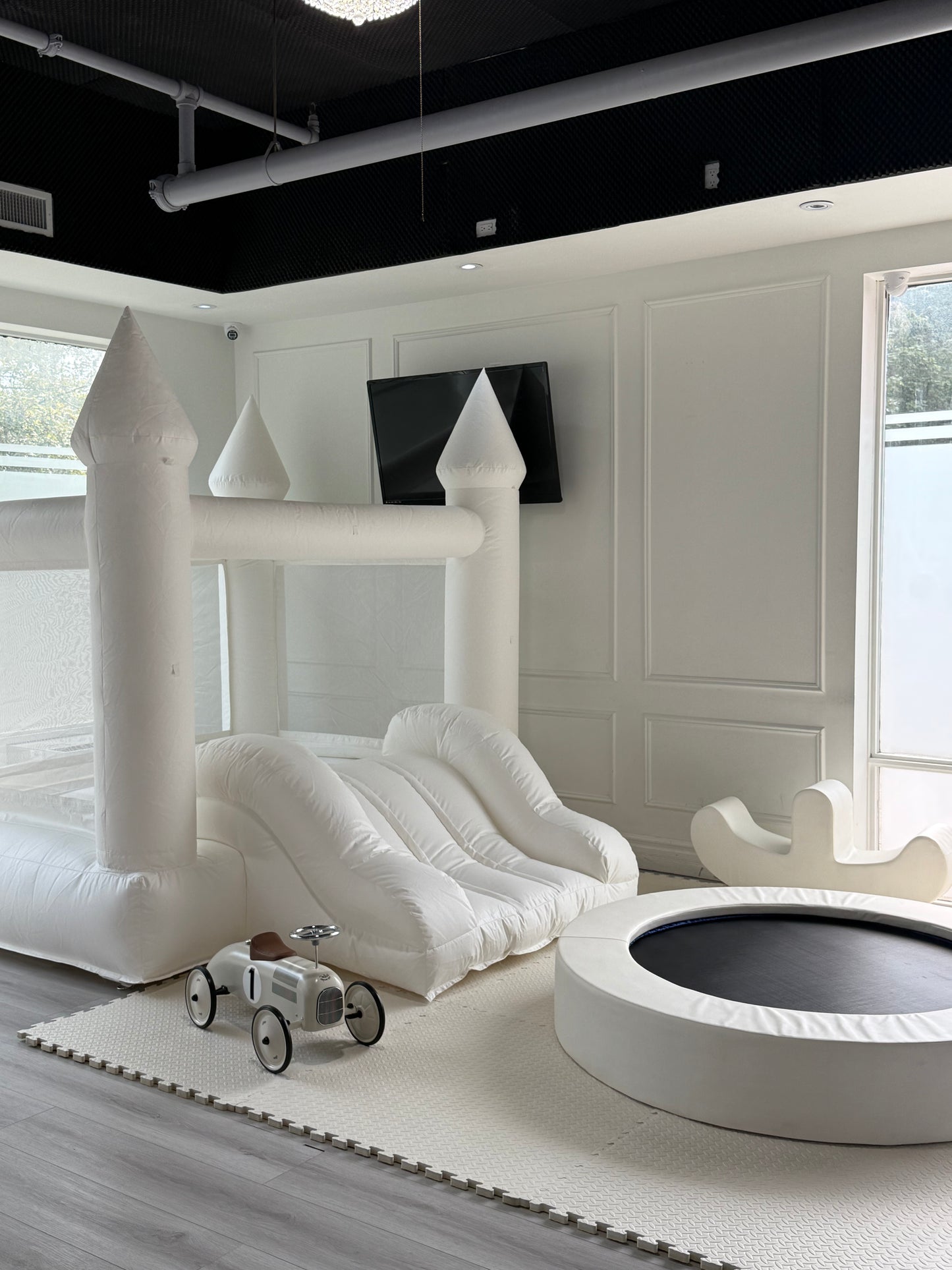 6ft x 8ft White Castle + Trampoline