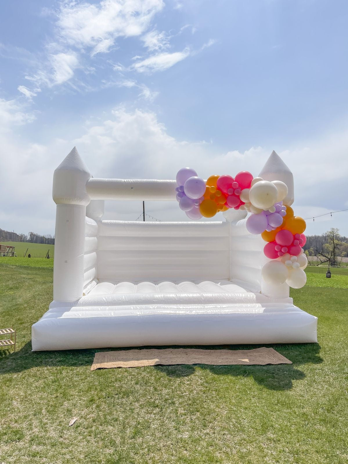 13 Ft White Jumping Castle