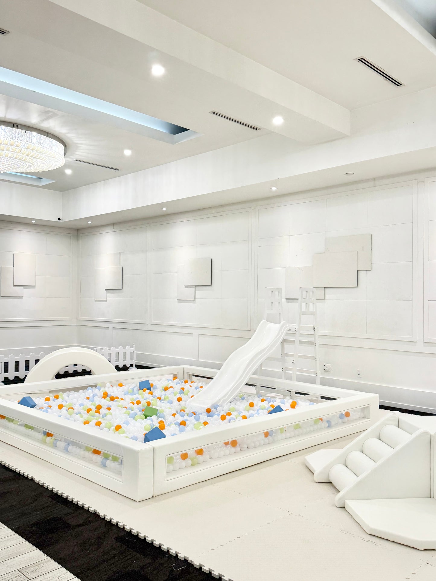 12ft x 12ft Ball Pit With Acrylic Window+ Single Slide ♡