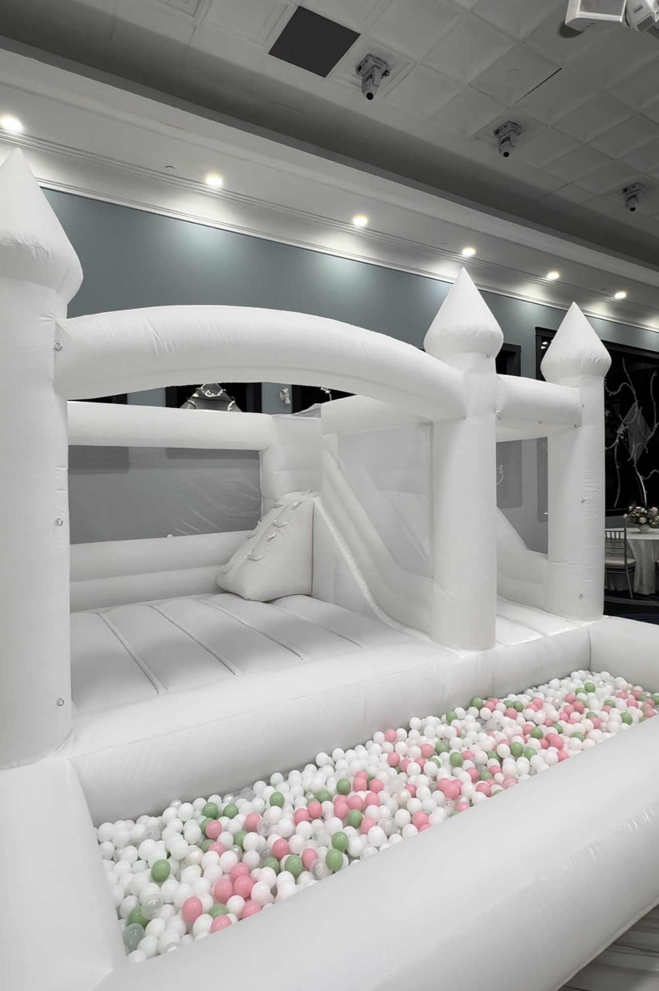 15 Ft White Jumping Castle With Ball Pit & Slide