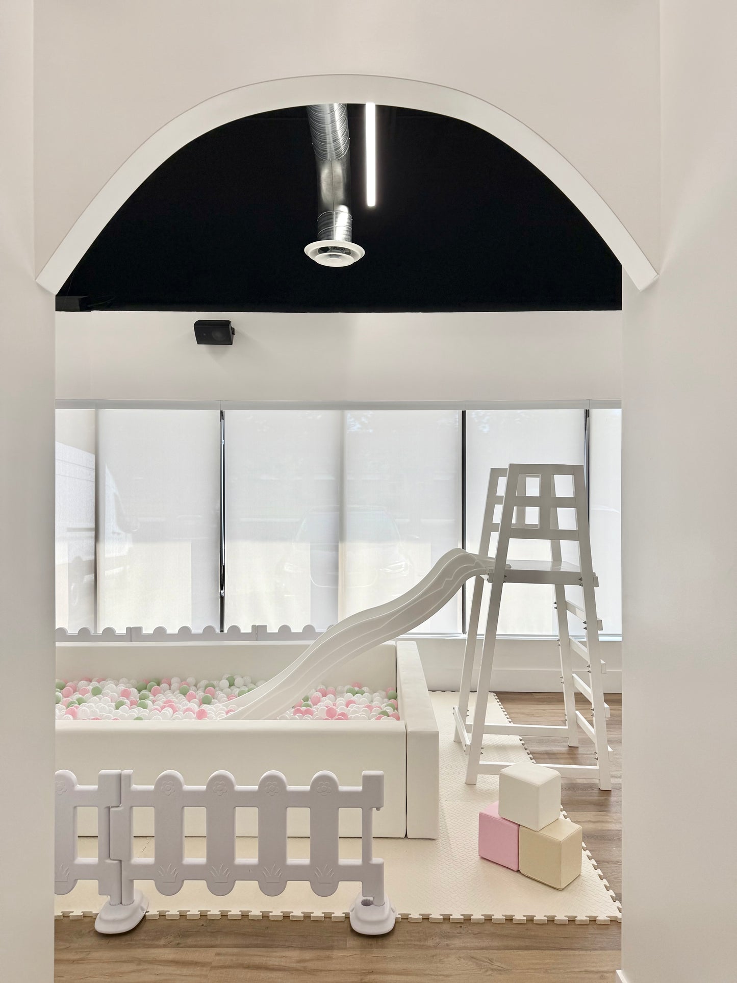 10x 8ft Ball Pit With Acrylic Window+ Single Slide ♡