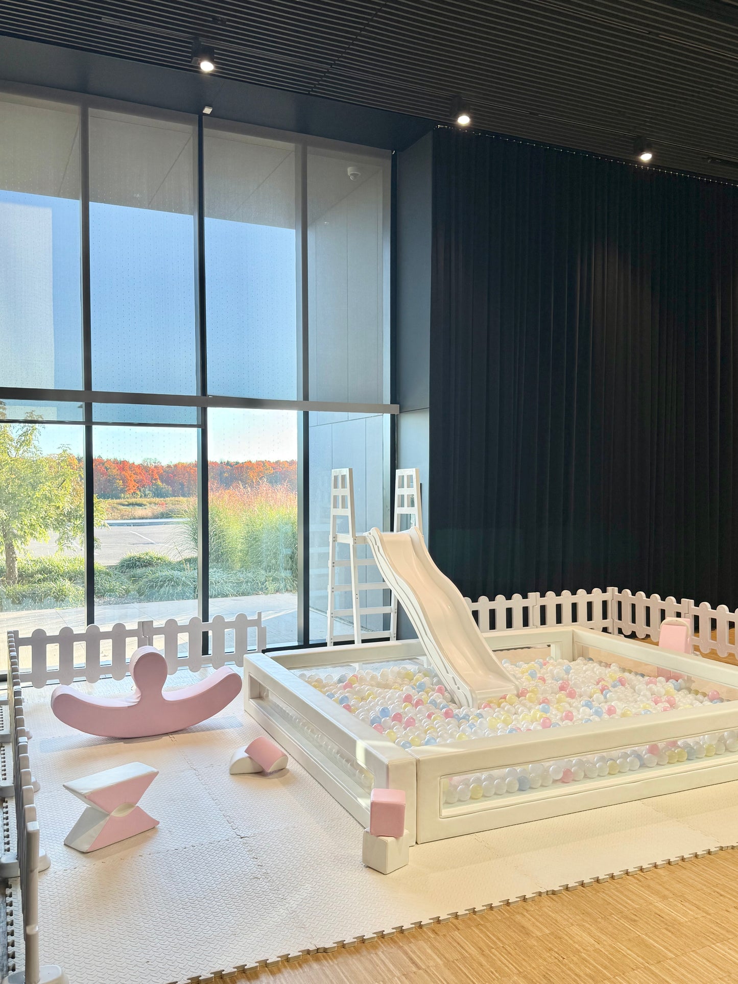 10x8ft Ball Pit with Large Single Slide + Soft Toys ♡