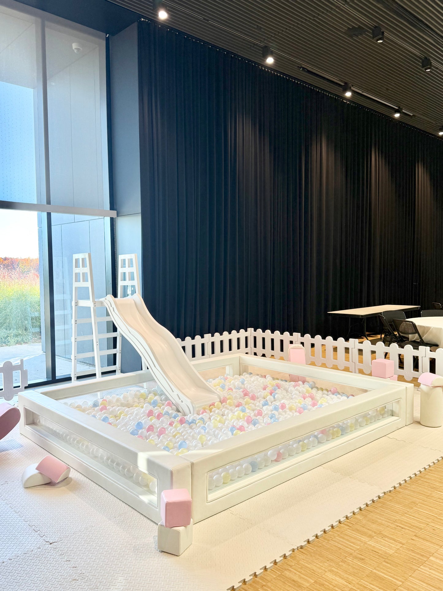 10x 8ft Ball Pit With Acrylic Window+ Single Slide ♡